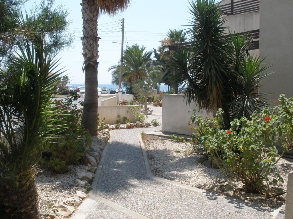 Klashiana Hotel Apartments Voroklini Bagian luar foto