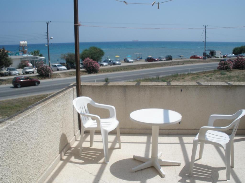 Klashiana Hotel Apartments Voroklini Bagian luar foto