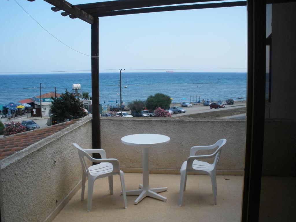 Klashiana Hotel Apartments Voroklini Bagian luar foto