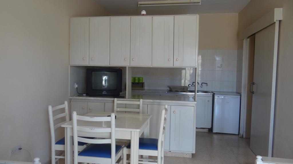Klashiana Hotel Apartments Voroklini Bagian luar foto