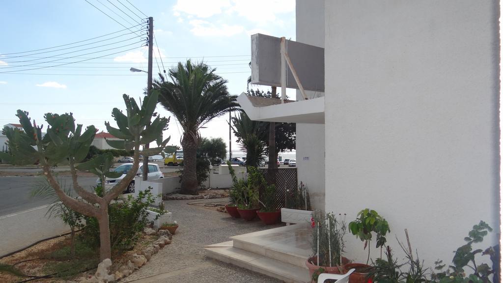Klashiana Hotel Apartments Voroklini Bagian luar foto
