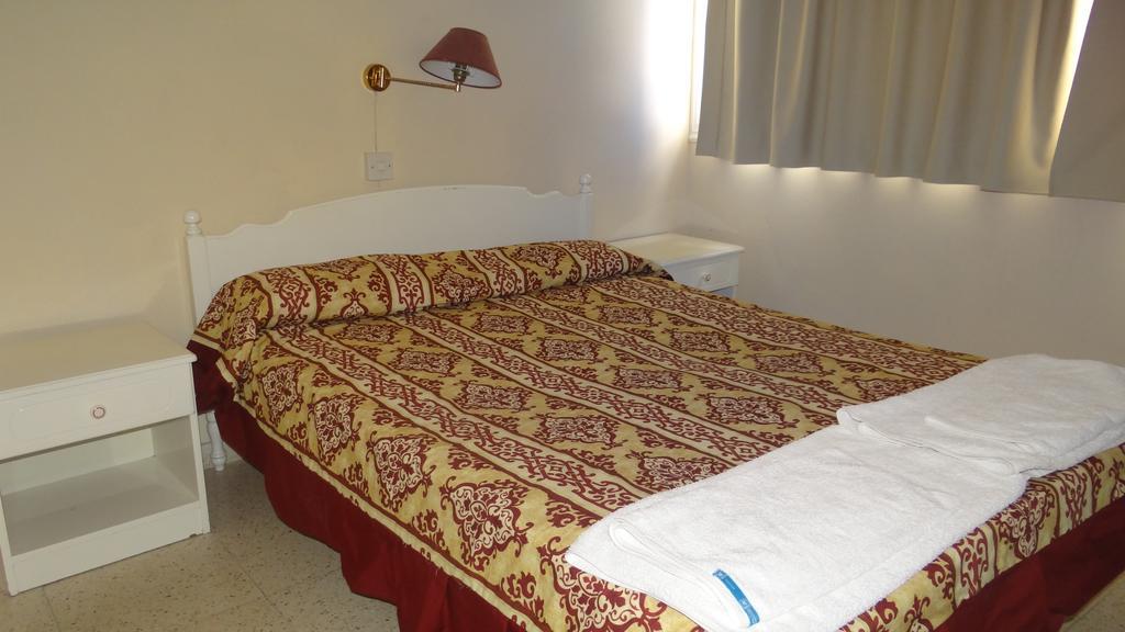Klashiana Hotel Apartments Voroklini Bagian luar foto